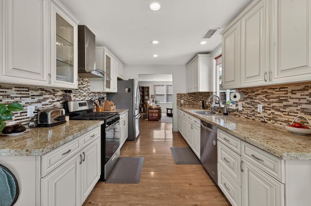 5525 Kenneth Ave, Carmichael, CA 95608