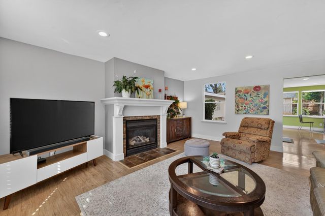 5525 Kenneth Ave, Carmichael, CA 95608