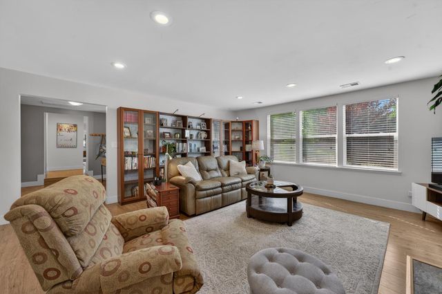 5525 Kenneth Ave, Carmichael, CA 95608