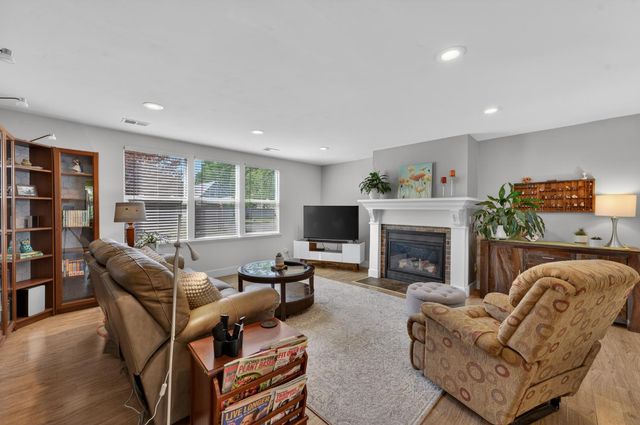 5525 Kenneth Ave, Carmichael, CA 95608