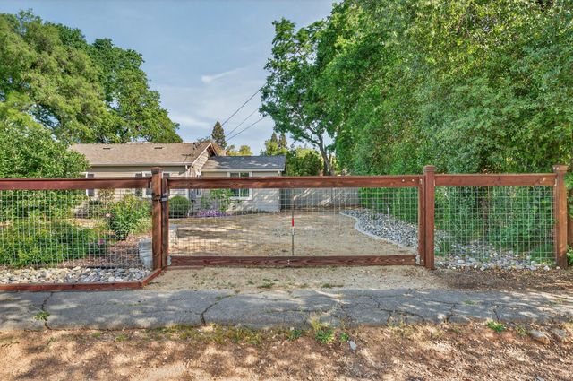 5525 Kenneth Ave, Carmichael, CA 95608