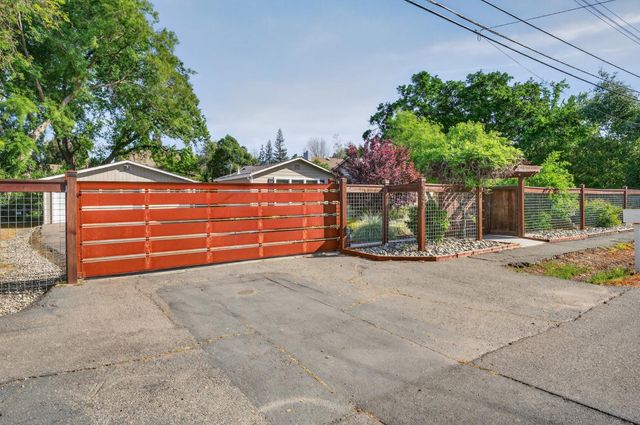 5525 Kenneth Ave, Carmichael, CA 95608