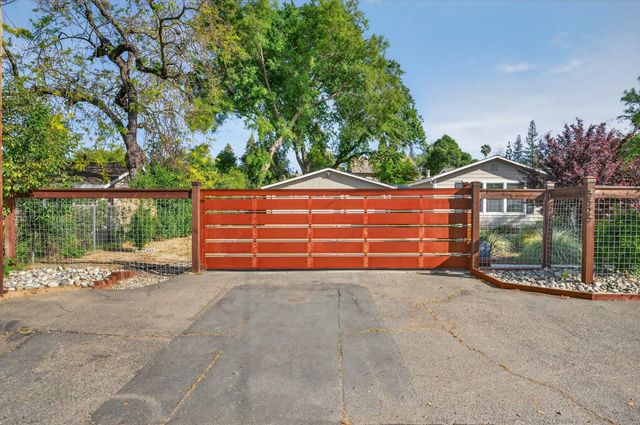 5525 Kenneth Ave, Carmichael, CA 95608