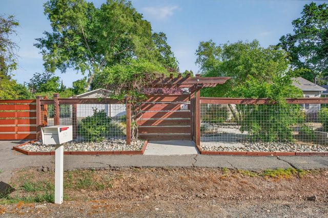 5525 Kenneth Ave, Carmichael, CA 95608