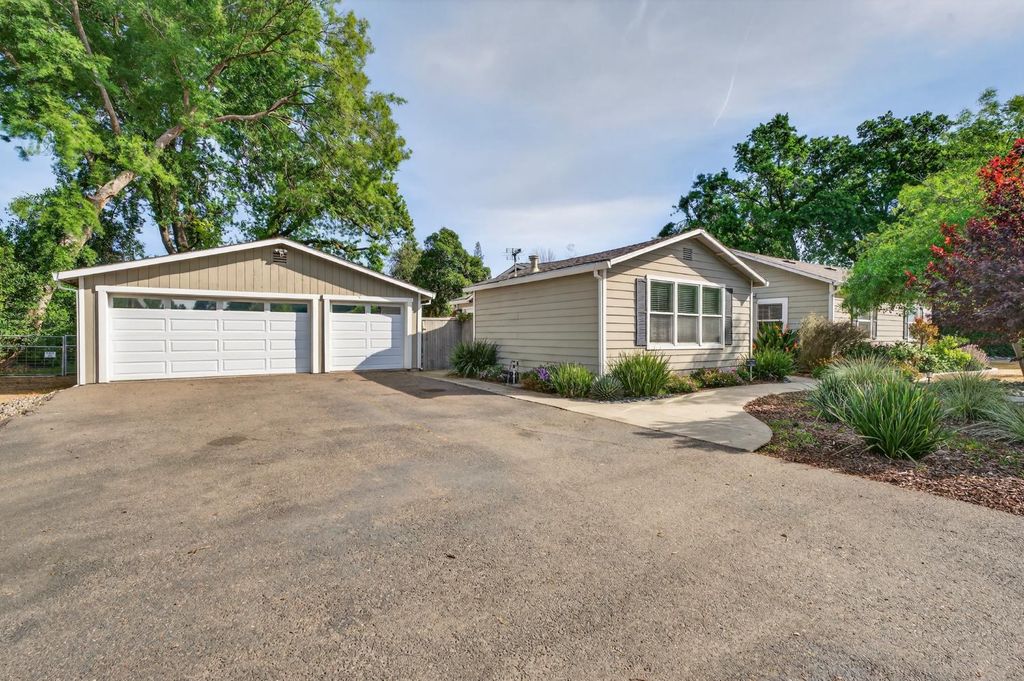 5525 Kenneth Ave, Carmichael, CA 95608