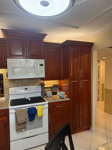 4940 E Sabal Palm Blvd 203, Tamarac, FL 33319