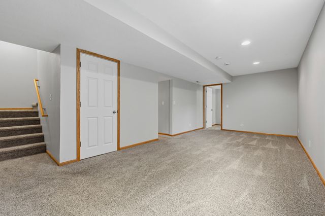 1002 Poe Avenue, Ames, IA 50014
