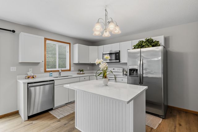 1002 Poe Avenue, Ames, IA 50014