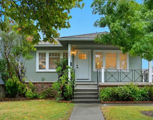 1561 49th St, Sacramento, CA 95819