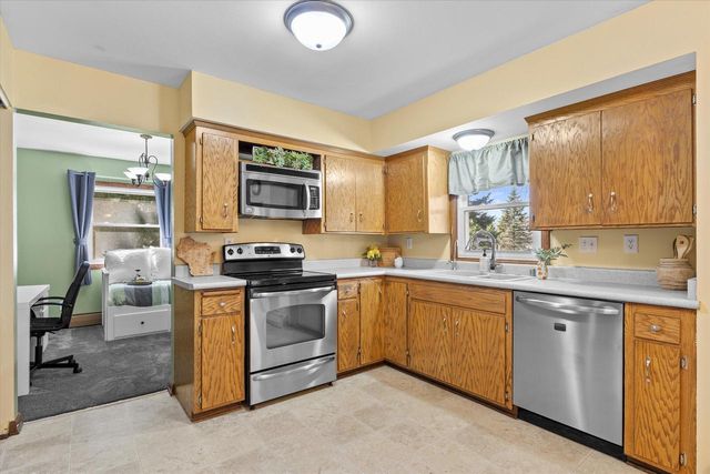 W170S7011 Southern DRIVE, Muskego, WI 53150