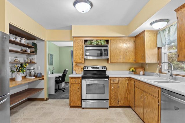 W170S7011 Southern DRIVE, Muskego, WI 53150