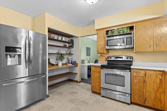 W170S7011 Southern DRIVE, Muskego, WI 53150