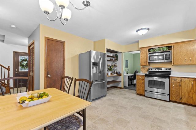 W170S7011 Southern DRIVE, Muskego, WI 53150