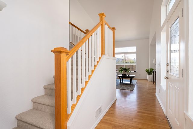 368 Live Oak Loop, Central Point, OR 97502