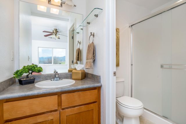 368 Live Oak Loop, Central Point, OR 97502