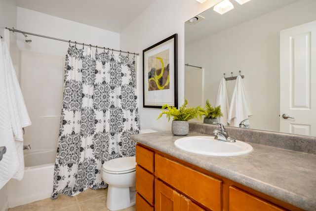 368 Live Oak Loop, Central Point, OR 97502