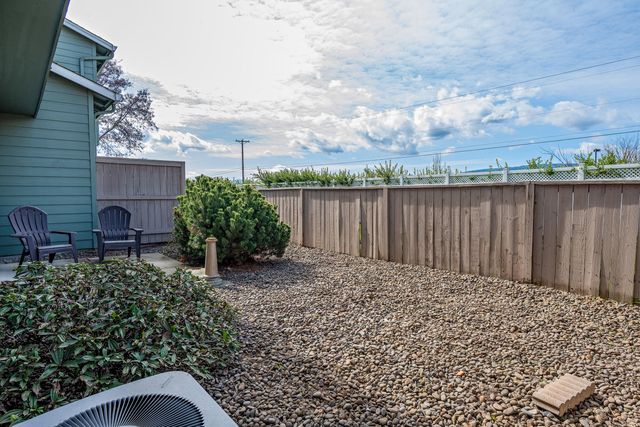 368 Live Oak Loop, Central Point, OR 97502