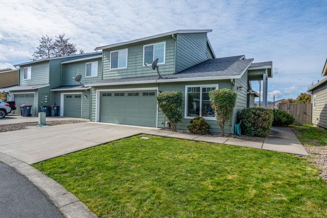 368 Live Oak Loop, Central Point, OR 97502