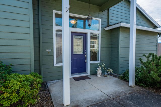 368 Live Oak Loop, Central Point, OR 97502