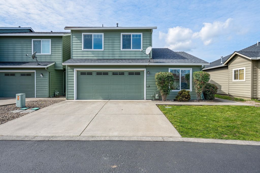 368 Live Oak Loop, Central Point, OR 97502