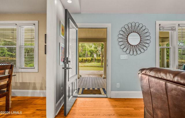 864 Ribaut Road, Beaufort, SC 29902