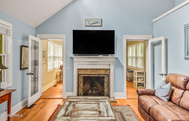 864 Ribaut Road, Beaufort, SC 29902