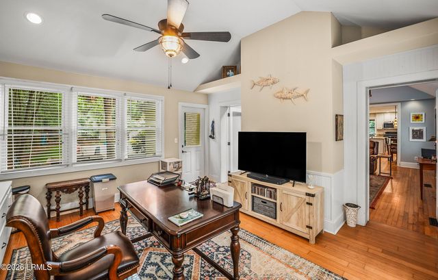 864 Ribaut Road, Beaufort, SC 29902