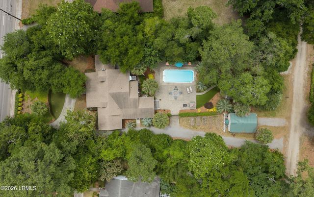 864 Ribaut Road, Beaufort, SC 29902
