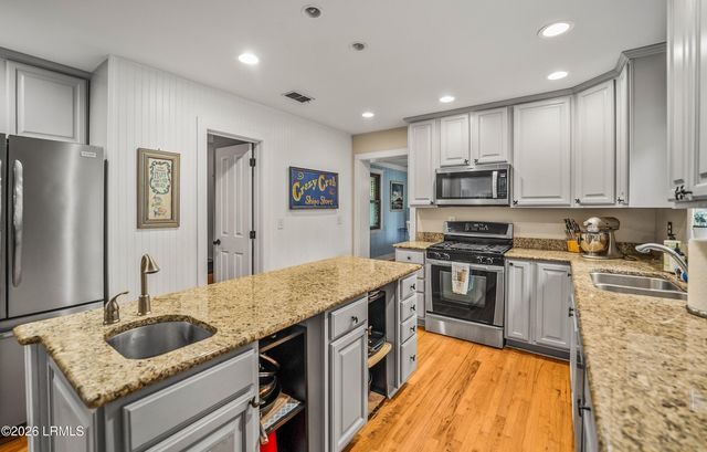 864 Ribaut Road, Beaufort, SC 29902