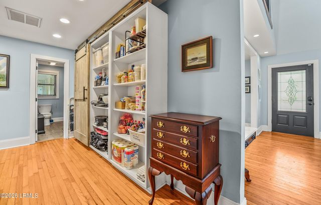 864 Ribaut Road, Beaufort, SC 29902