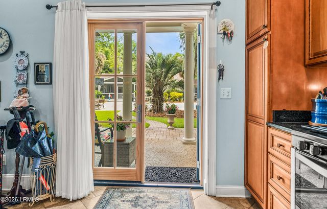 864 Ribaut Road, Beaufort, SC 29902