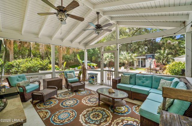 864 Ribaut Road, Beaufort, SC 29902