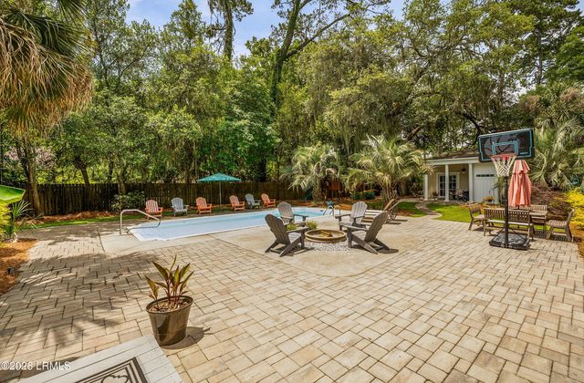 864 Ribaut Road, Beaufort, SC 29902