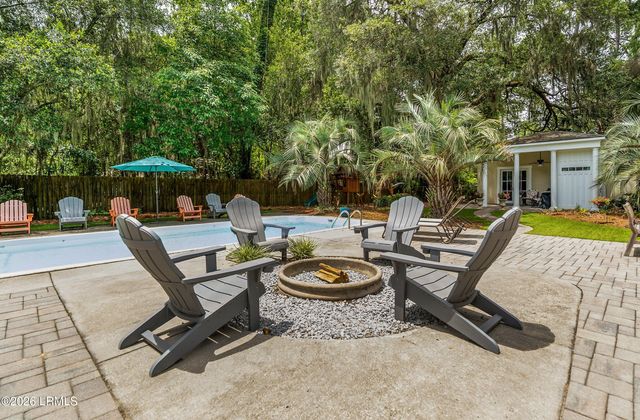 864 Ribaut Road, Beaufort, SC 29902