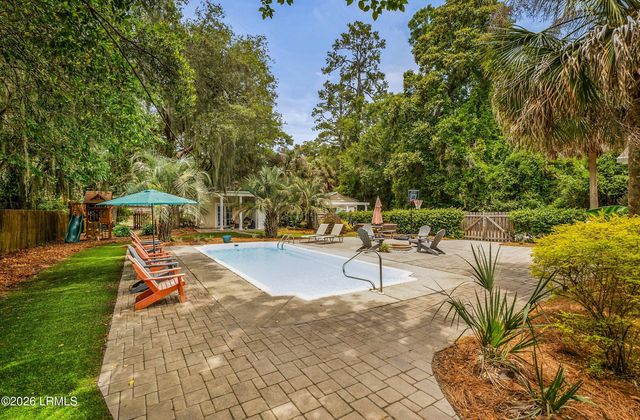 864 Ribaut Road, Beaufort, SC 29902