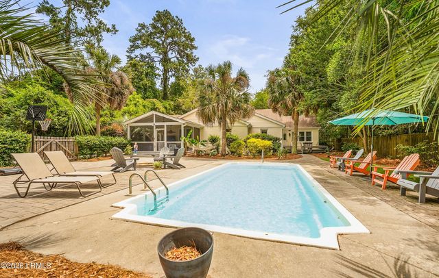 864 Ribaut Road, Beaufort, SC 29902