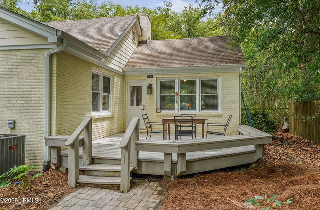 864 Ribaut Road, Beaufort, SC 29902