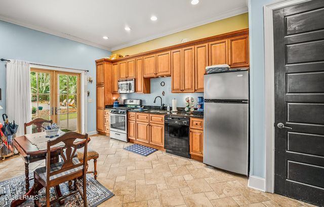 864 Ribaut Road, Beaufort, SC 29902