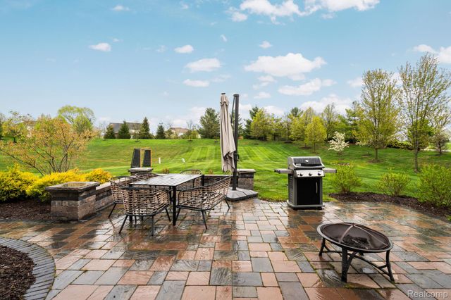 24288 Nepavine Drive, Novi, MI 48374