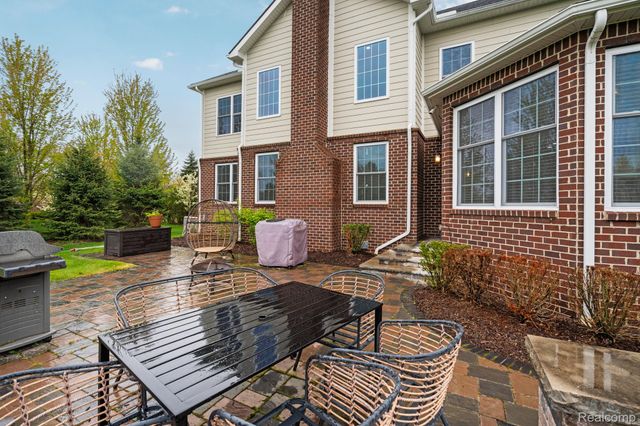 24288 Nepavine Drive, Novi, MI 48374