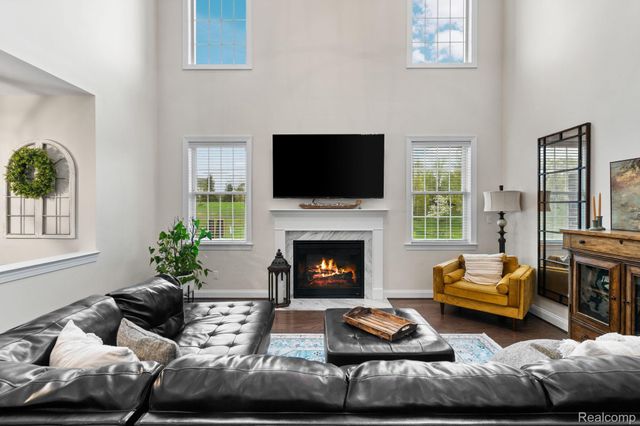 24288 Nepavine Drive, Novi, MI 48374