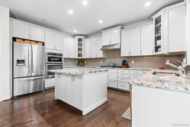 24288 Nepavine Drive, Novi, MI 48374