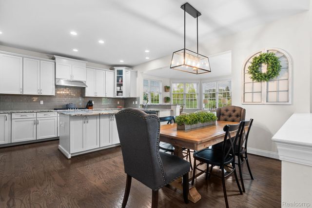 24288 Nepavine Drive, Novi, MI 48374