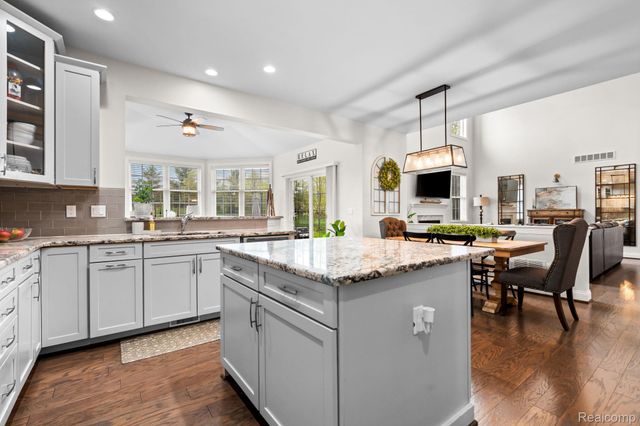 24288 Nepavine Drive, Novi, MI 48374