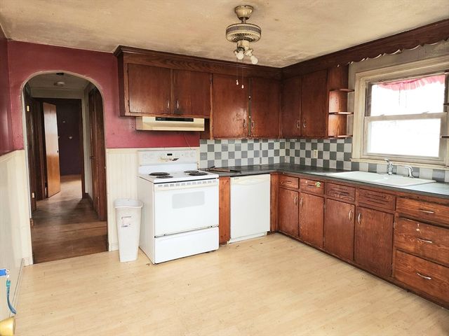 245 El Paso St, Springfield, MA 01104