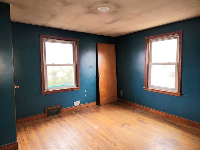 245 El Paso St, Springfield, MA 01104