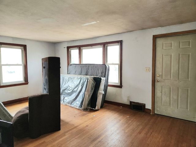 245 El Paso St, Springfield, MA 01104
