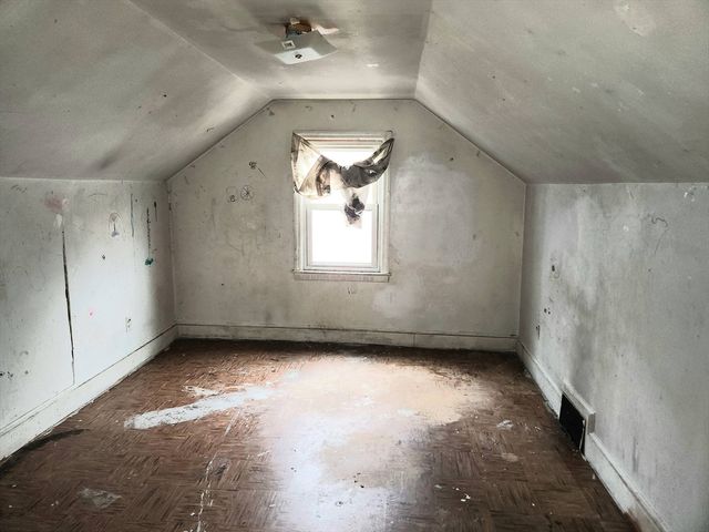 245 El Paso St, Springfield, MA 01104