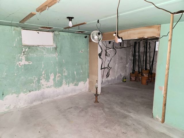 245 El Paso St, Springfield, MA 01104