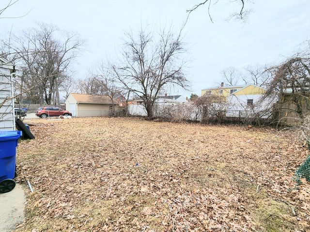 245 El Paso St, Springfield, MA 01104